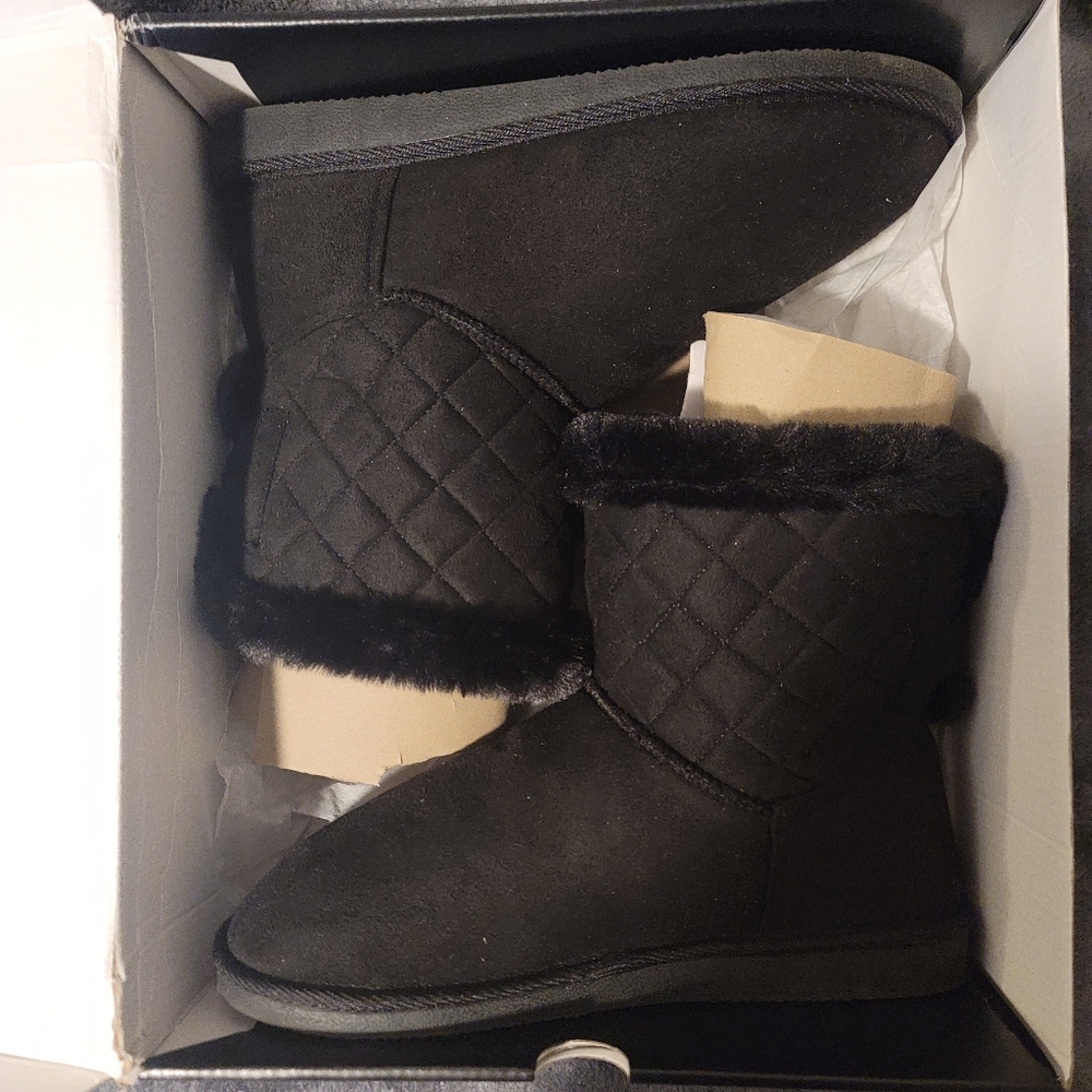 Torrid NWT Wide Width Quilted Ankle Boots Women's size 9